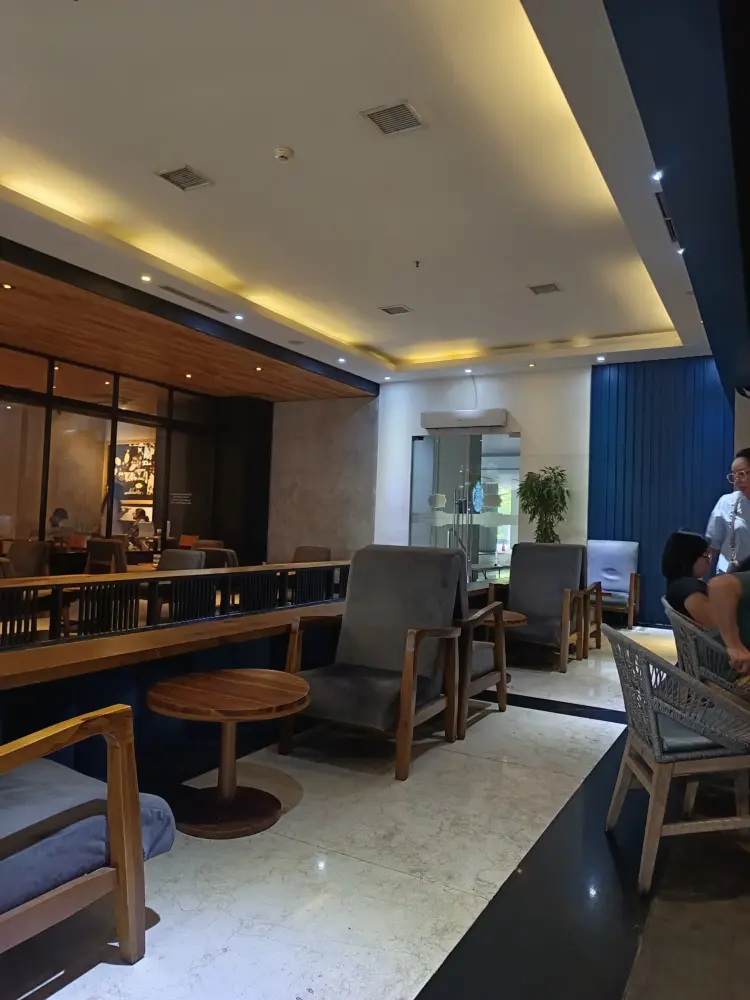 Polly Cafe Foodcentrum 10