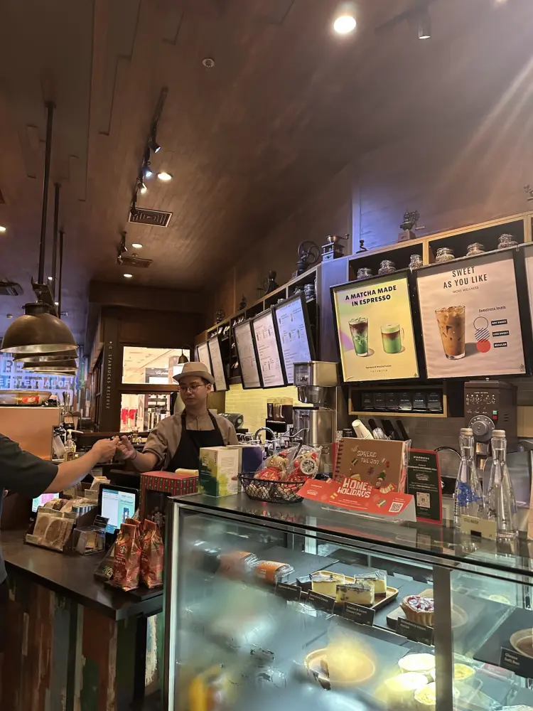 Starbucks - Galaxy Mall 2 9
