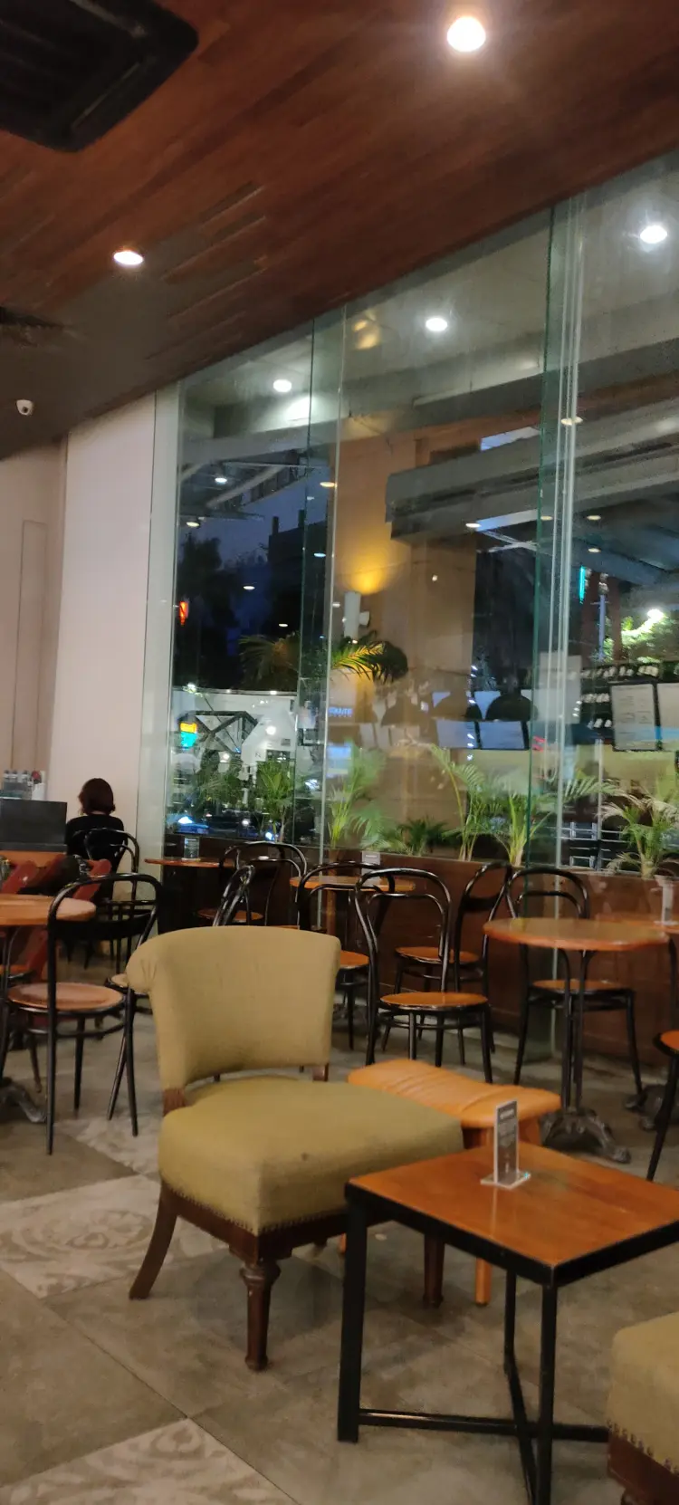 Starbucks - Galaxy Mall 2 5