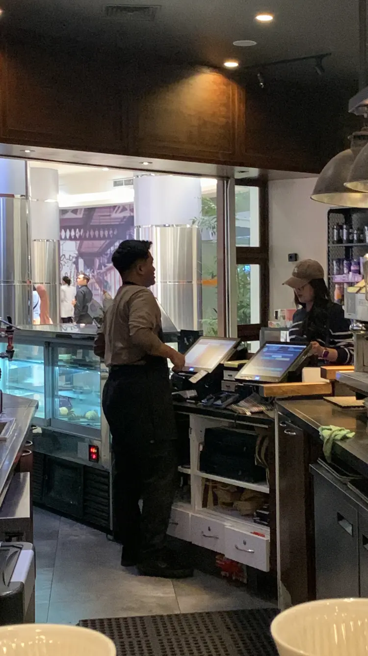 Starbucks - Galaxy Mall 2 3