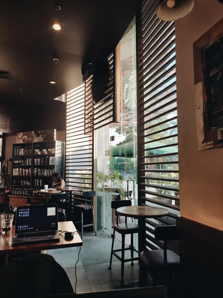 Starbucks - Galaxy Mall 2 4