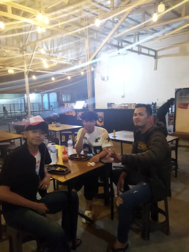 Bee Steak (Beef & Chicken Steak) 7