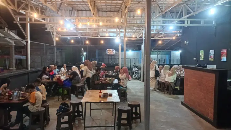 Bee Steak (Beef & Chicken Steak) 8