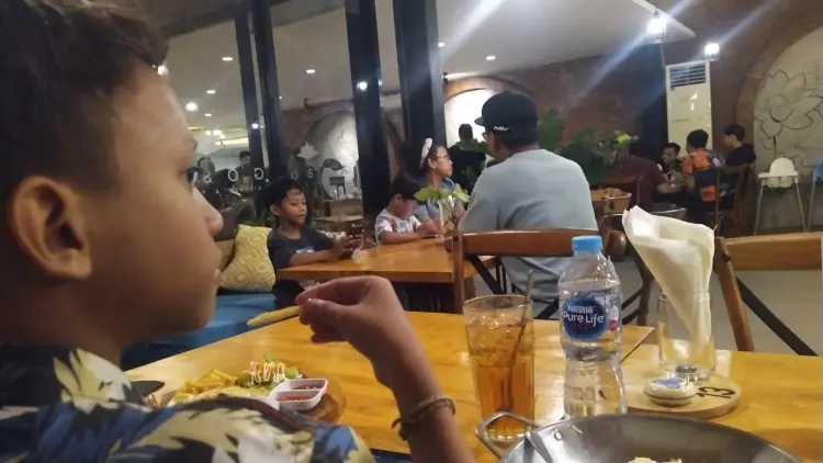 Gosha Kitchen & Patisserie Renon 9