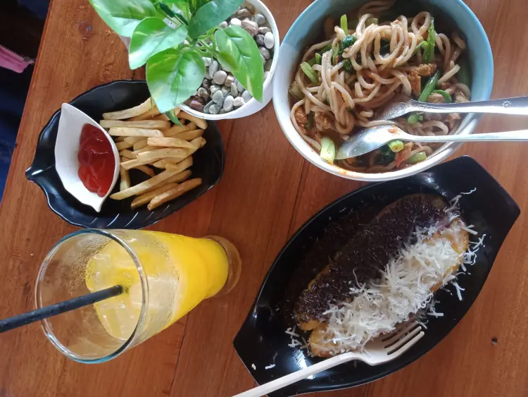 MAPA Coffee & Eatery 7