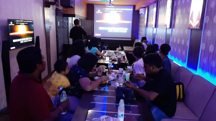 Pepe Bocelli Family Karaoke 8