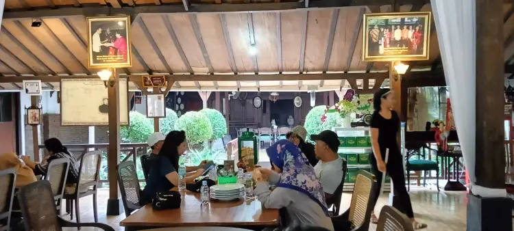 Mbok Berek Garden Resto 6