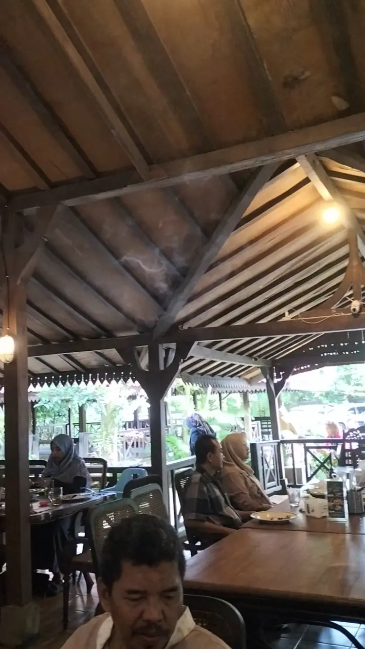 Mbok Berek Garden Resto 2