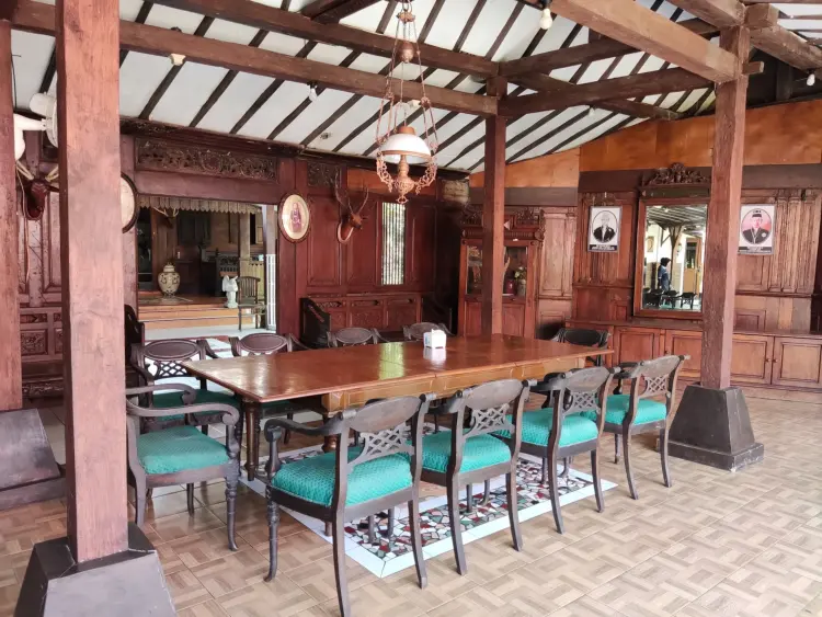 Mbok Berek Garden Resto 7