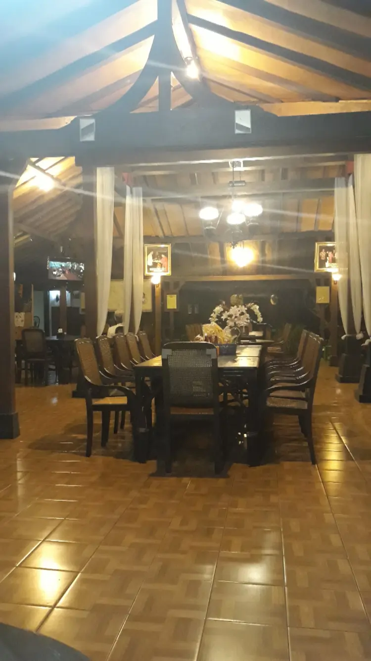 Mbok Berek Garden Resto 8