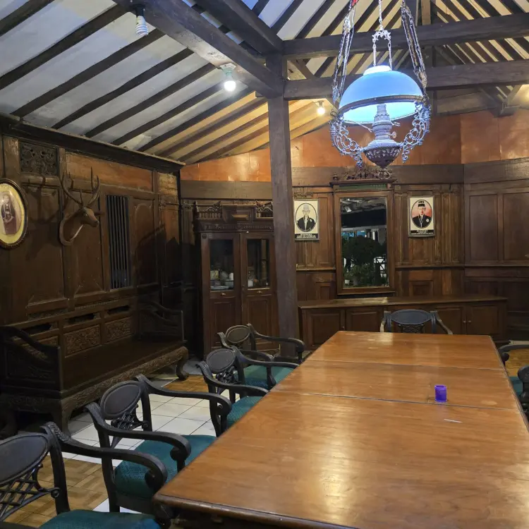 Mbok Berek Garden Resto 5