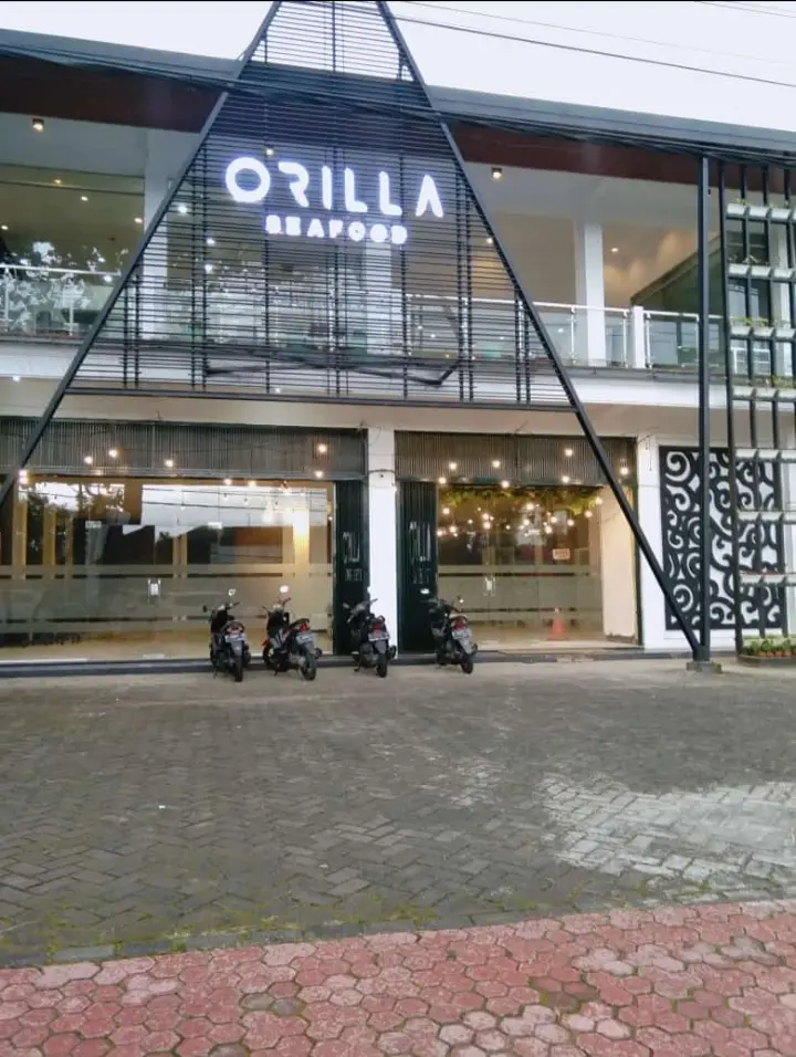 Orilla Cafe & Resto 1