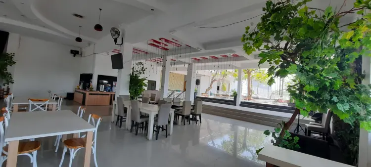 Orilla Cafe & Resto 10