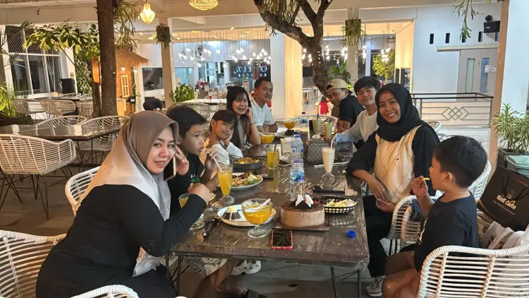 Orilla Cafe & Resto 5