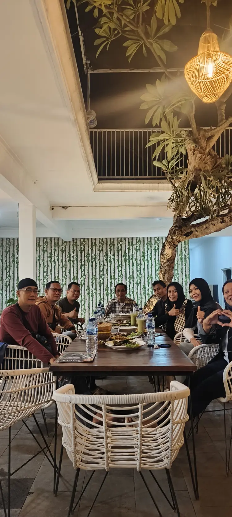 Orilla Cafe & Resto 8