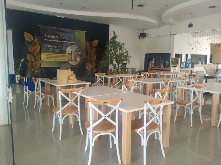 Orilla Cafe & Resto 6