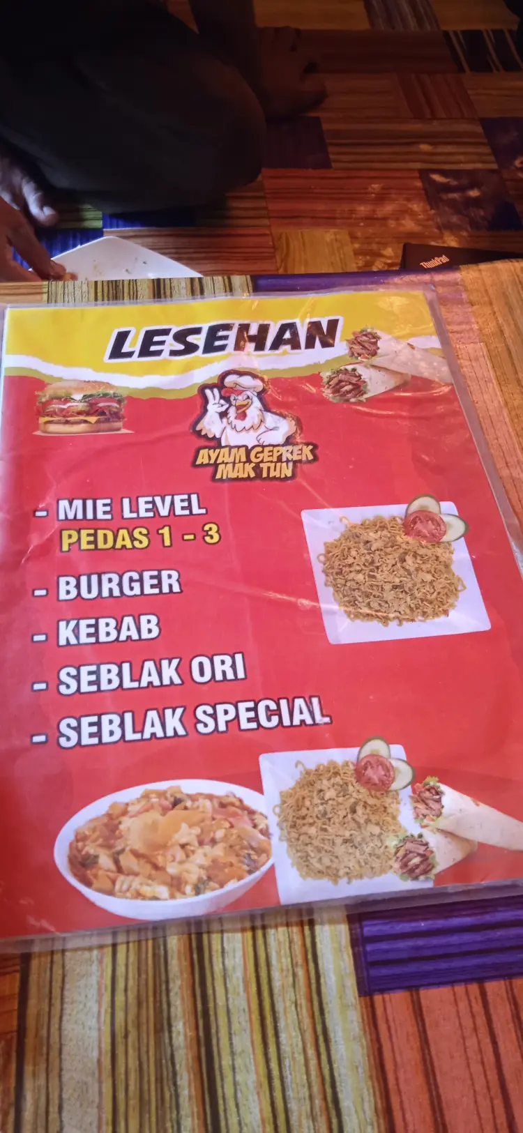 Cafe Lesehan mak tun 8