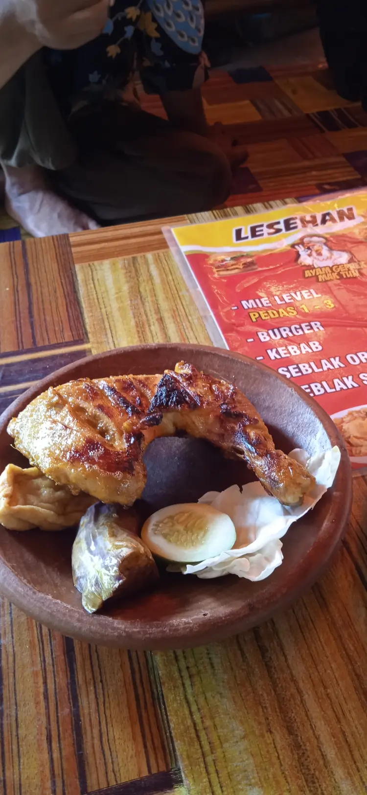 Cafe Lesehan mak tun 6