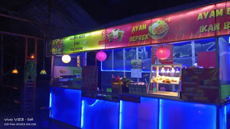 Cafe Lesehan mak tun 4