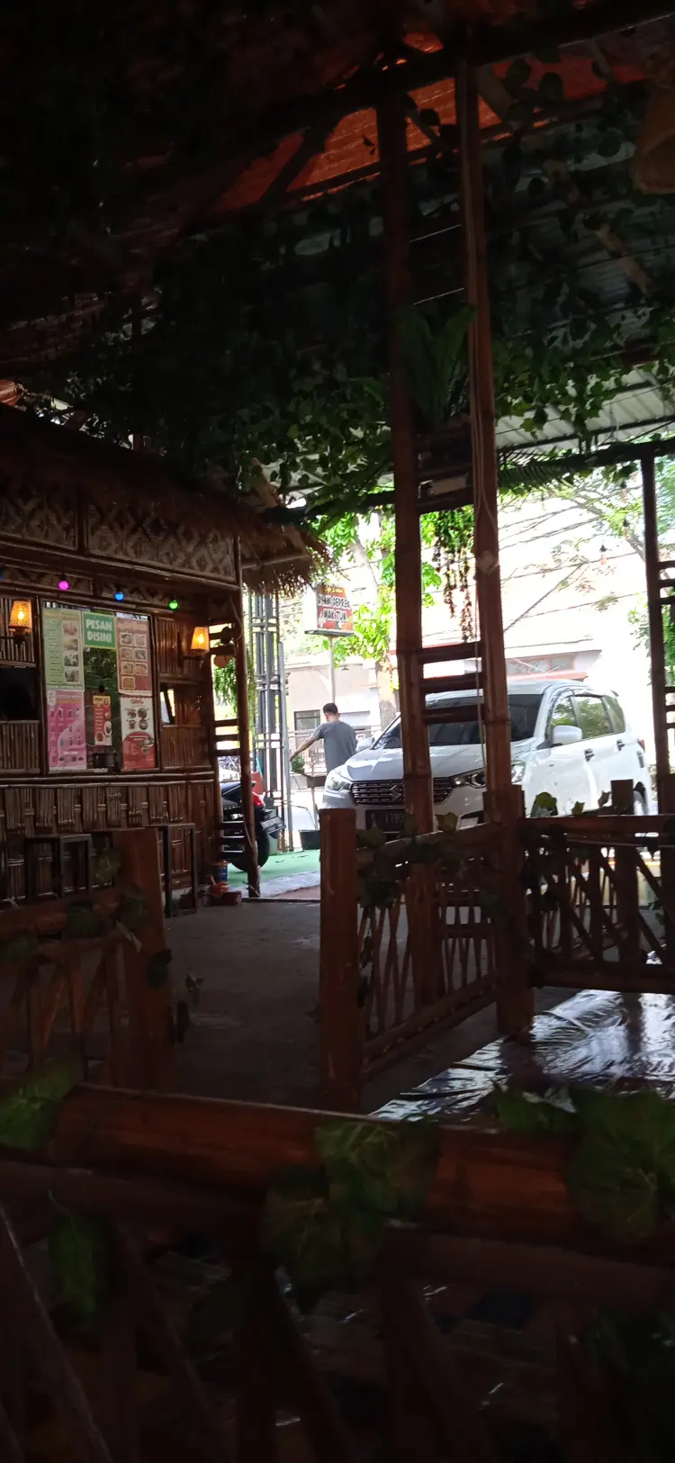 Cafe Lesehan mak tun 2