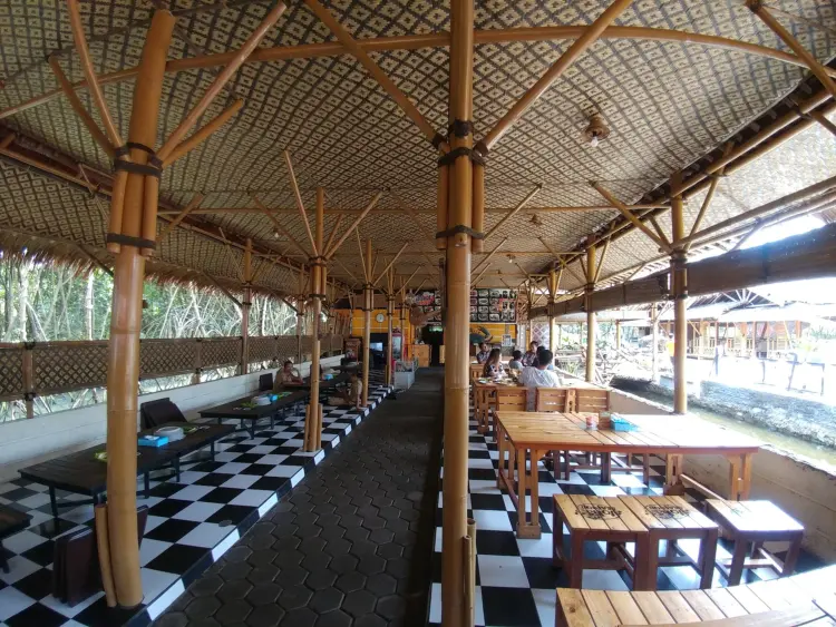 ALOHA Seaside Resto 10