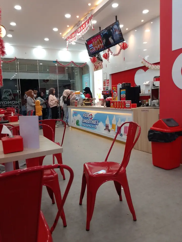 Momoyo Ice Cream & Fruit Tea Medono Pekalongan 6