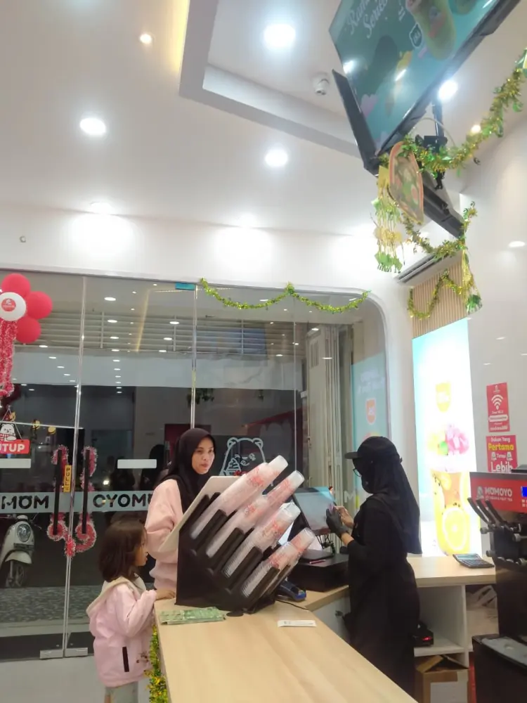 Momoyo Ice Cream & Fruit Tea Medono Pekalongan 2