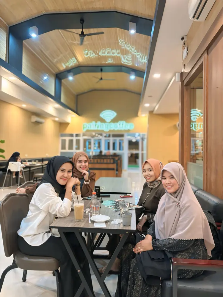 Don't come here starving! This Pekanbaru spot is gorgeous, but the food service is up to fate.