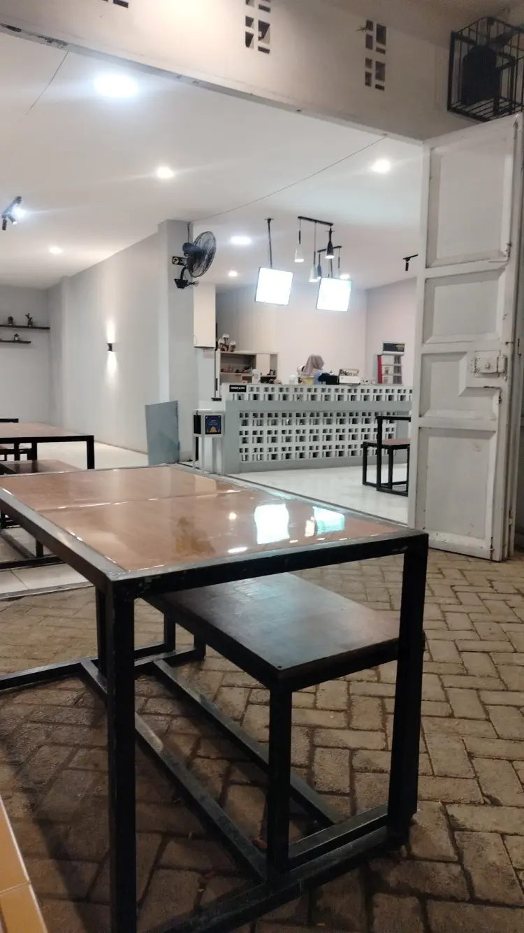 Rumah Makan Daeng (Daeng Food & Coffee Bangkala) 2