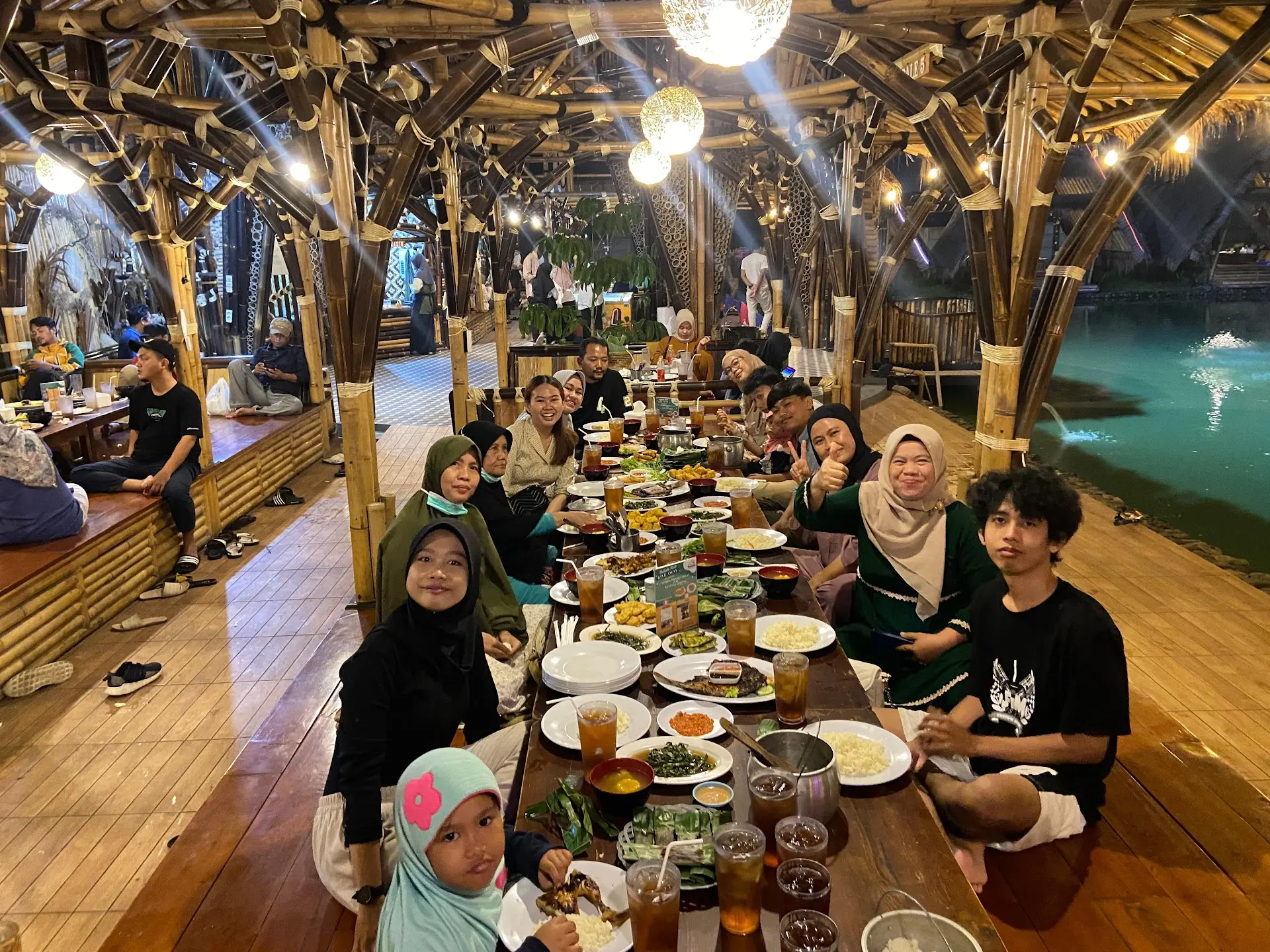 白天嫌它热,晚上不想走!坦格朗这家能钓鱼的巽他餐厅也太Chill了吧 5