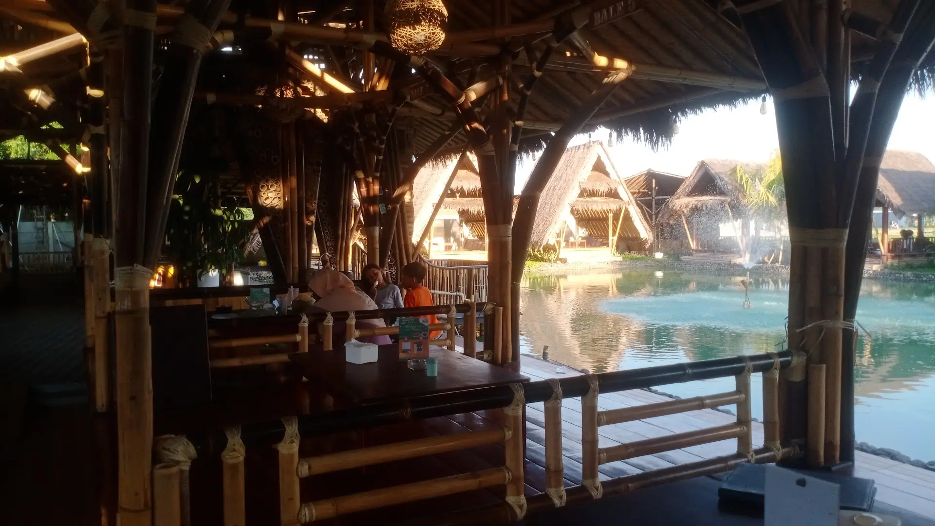 白天嫌它热,晚上不想走!坦格朗这家能钓鱼的巽他餐厅也太Chill了吧 3