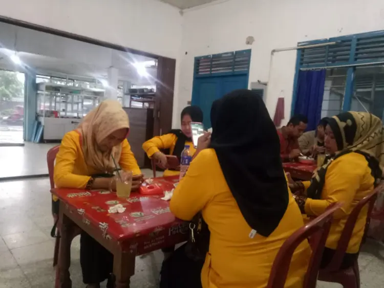 Bakso balong Pak Ndut Metro 5