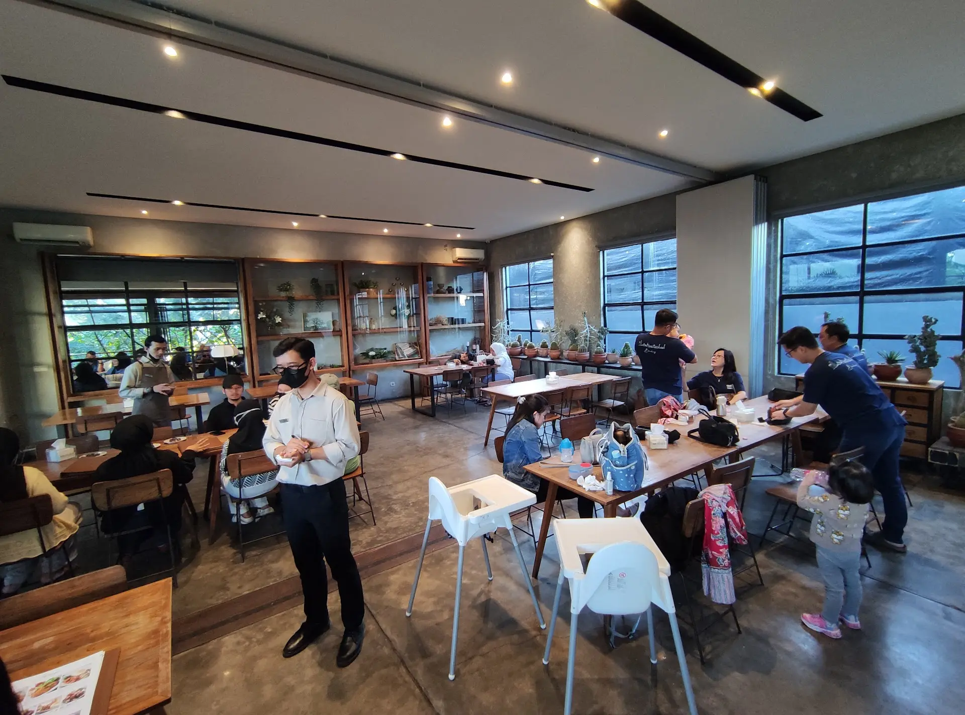 Bandung: God-Tier Desserts, but the Main Courses Almost Sent Me Away? 🤔 5