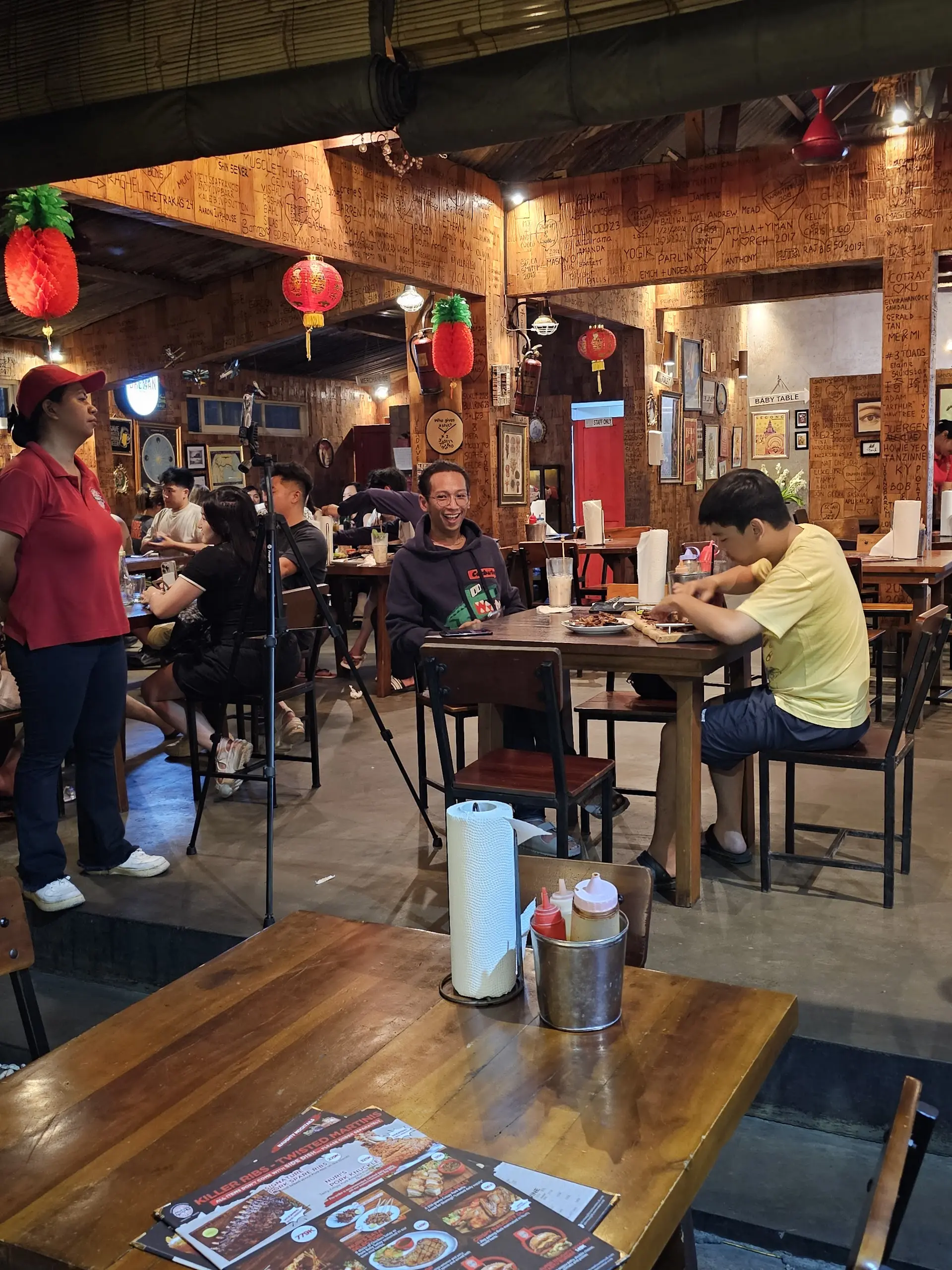 Naughty Nuri's Bali, si Raja Antrean! Iga Babinya beneran worth it nunggu sejam? 4