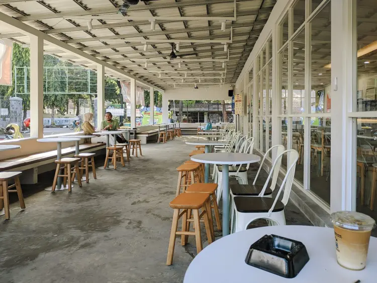 TOMORO COFFEE - SEKARTAJI 4