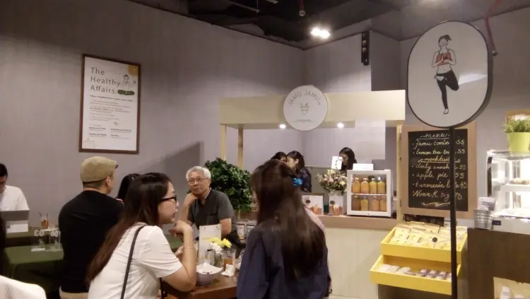 Burgreens Flagship Menteng - Healthy Plant-Based Eatery 7