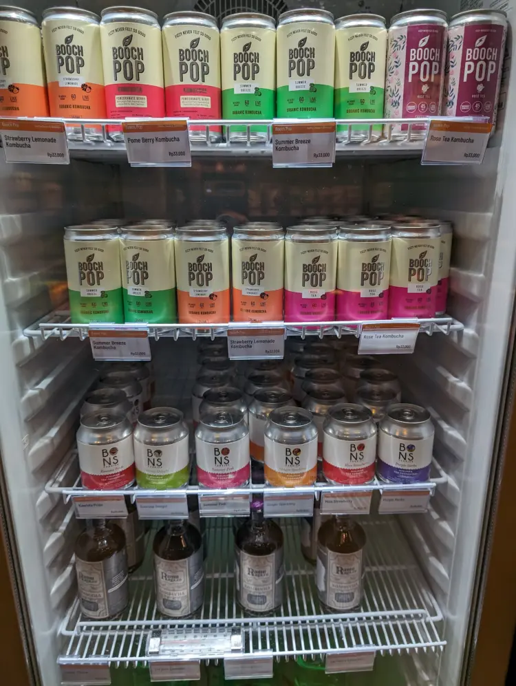 Burgreens Flagship Menteng - Healthy Plant-Based Eatery 10