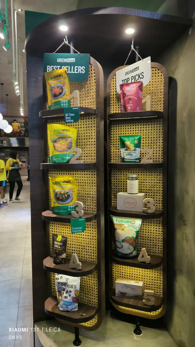 Burgreens Flagship Menteng - Healthy Plant-Based Eatery 5