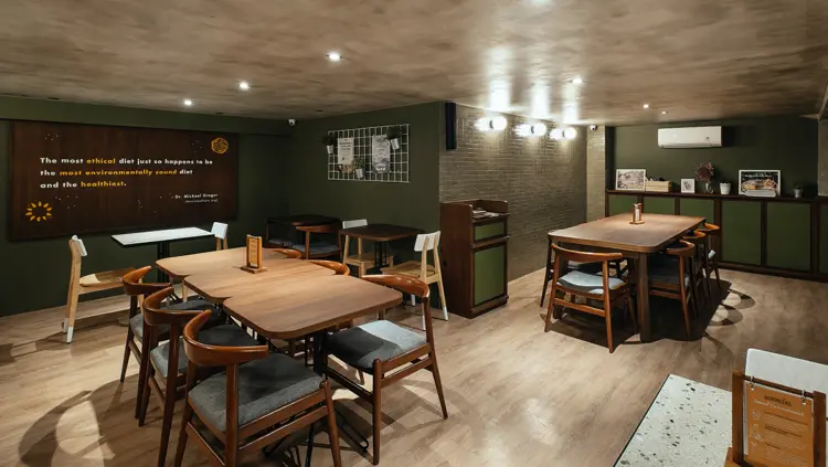 Burgreens Flagship Menteng - Healthy Plant-Based Eatery 9