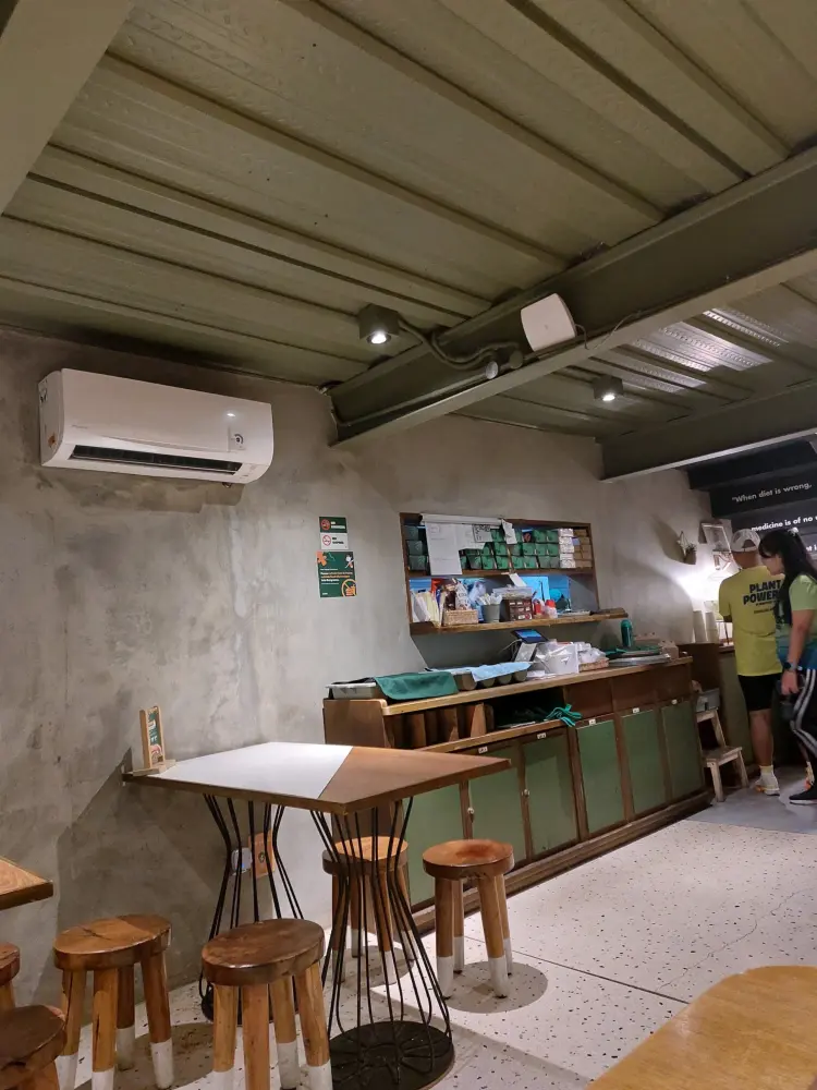 Burgreens Flagship Menteng - Healthy Plant-Based Eatery 6