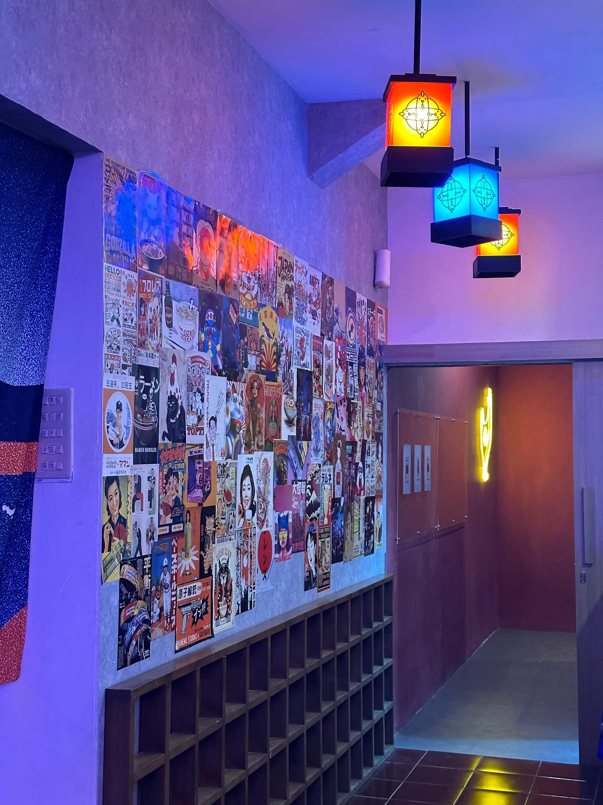 Anjay, vibe izakaya cyberpunk di Jakarta ini mantap! Tapi setengah menunya zonk… 2