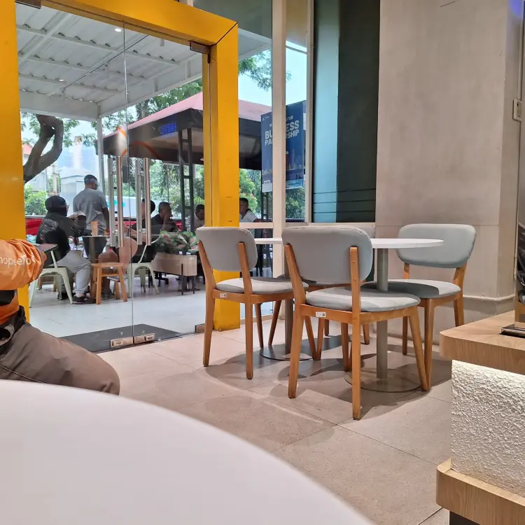 TOMORO COFFEE - IBIS CIKINI 8