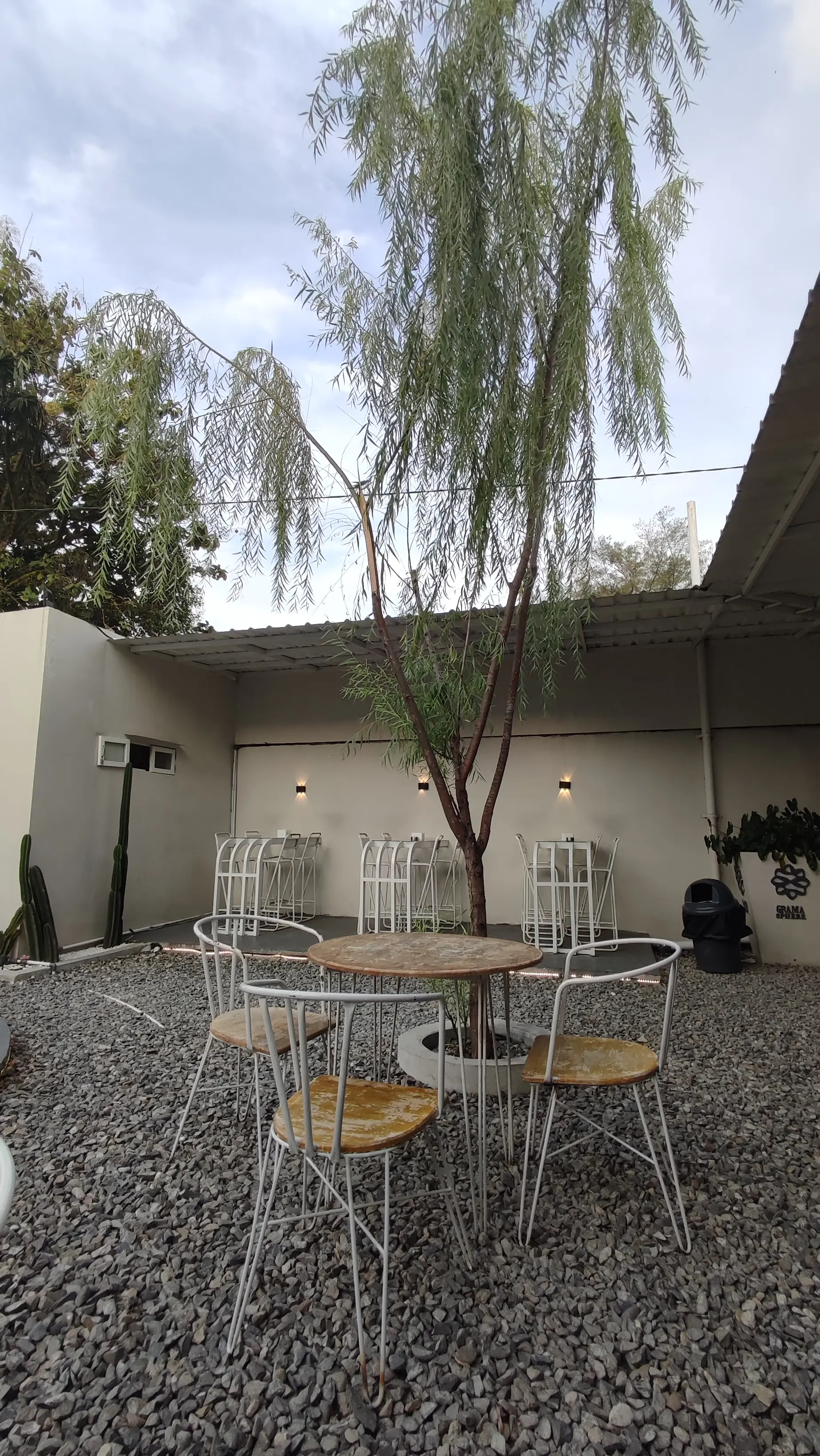 Kafe di Medan ini, buat foto sih Mantap! Tapi ada red flag-nya yang mending lo skip. 8