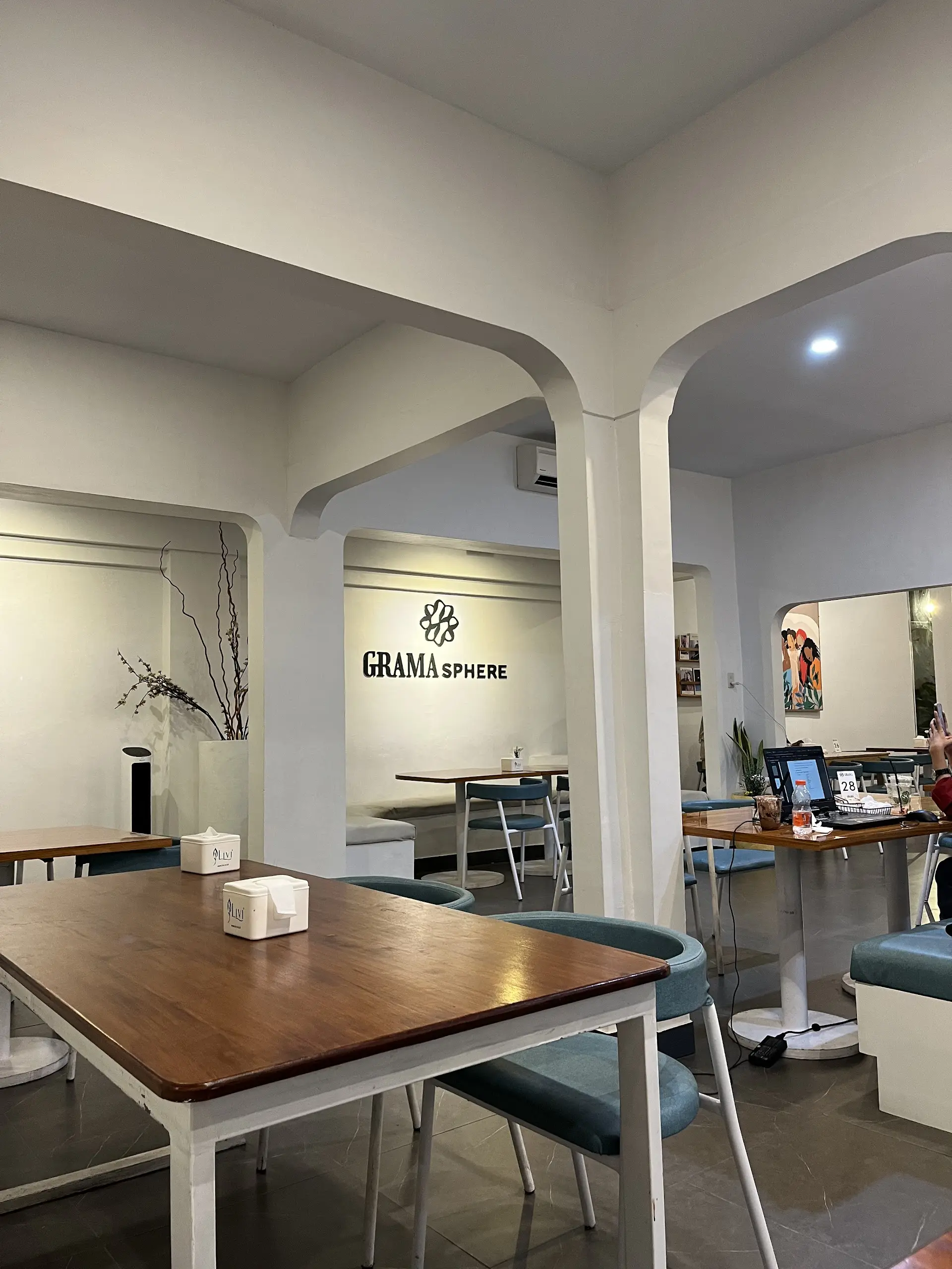 Kafe di Medan ini, buat foto sih Mantap! Tapi ada red flag-nya yang mending lo skip. 5