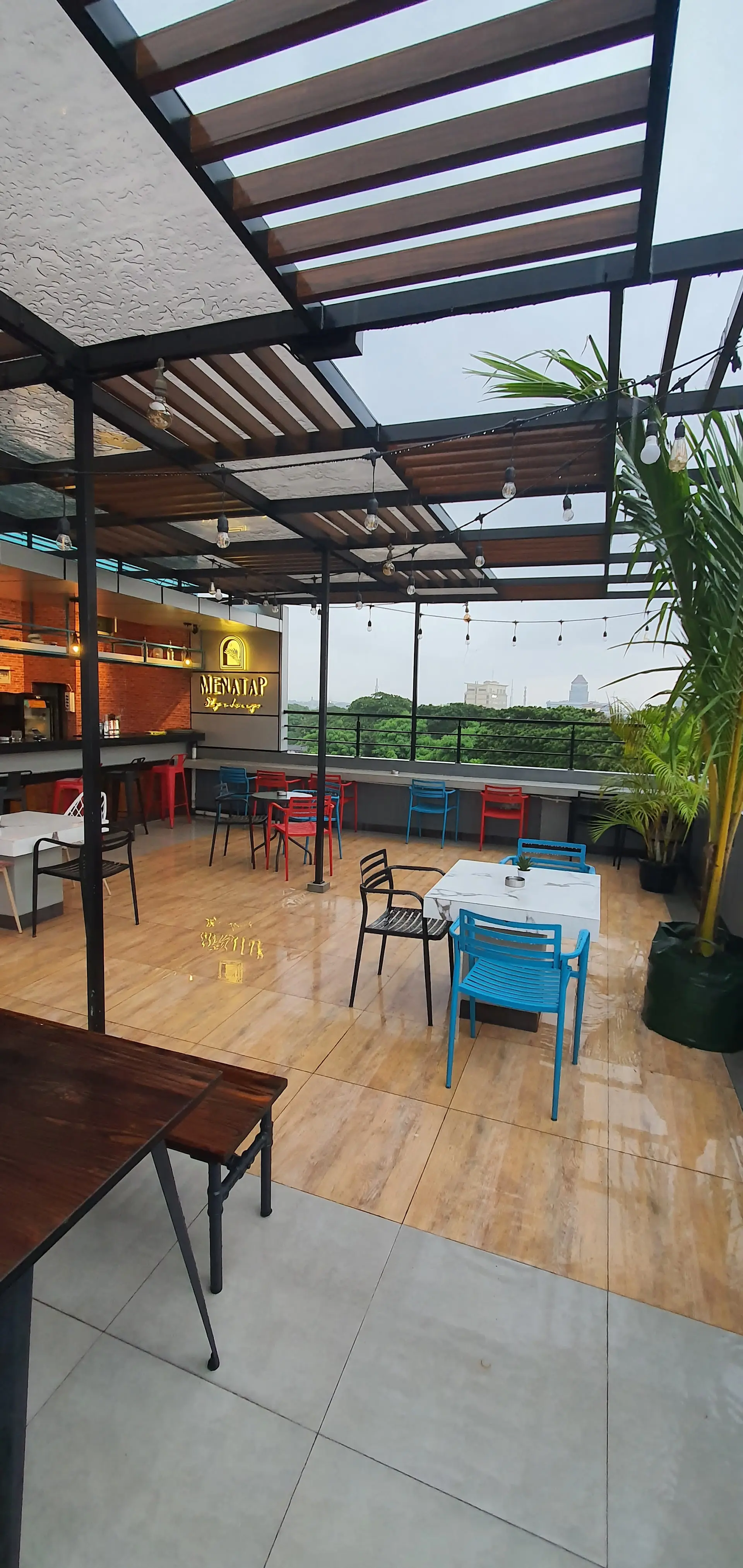 Menu keliatan murah, pas bayar nambah 35%? Tempat nongkrong baru di Jaktim ini ada-ada aja 2