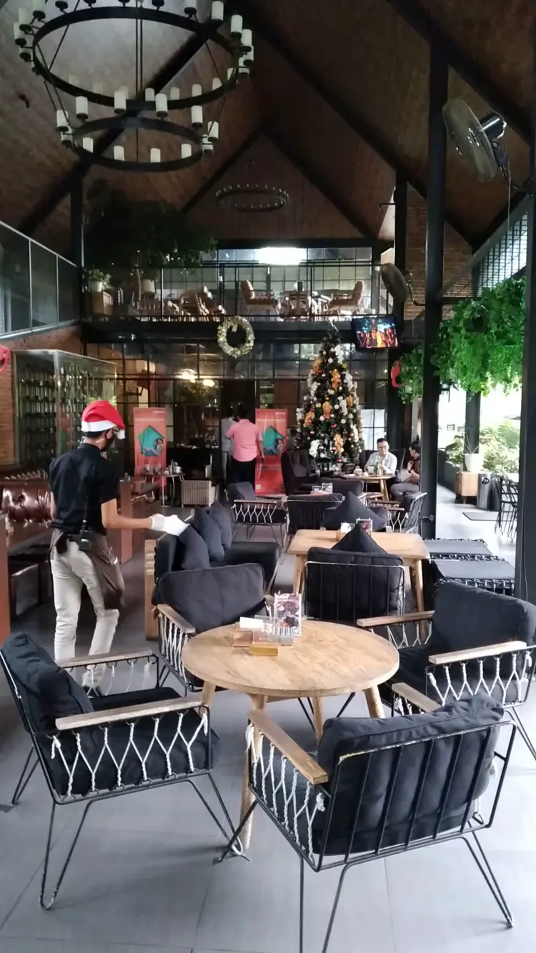 ESKALA Eatery Bar & Coffee 5