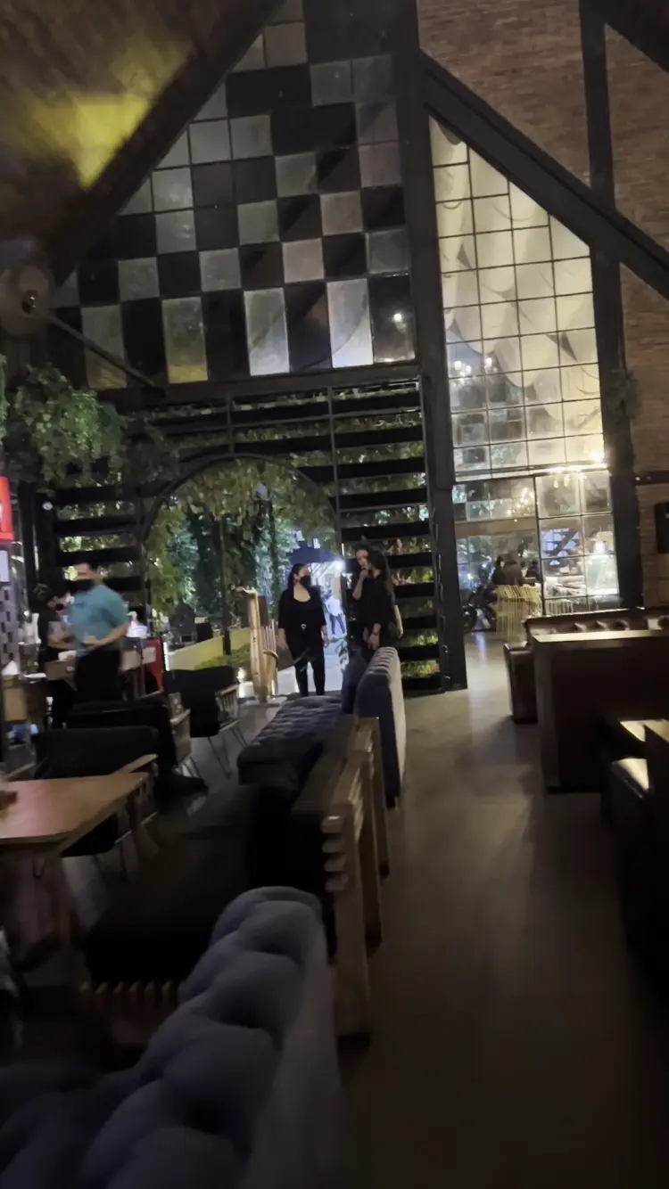 ESKALA Eatery Bar & Coffee 6