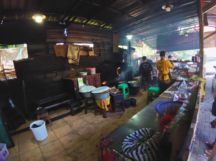 Sate Babi Bawah Pohon 3