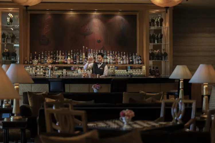 The Cascade Lounge 7