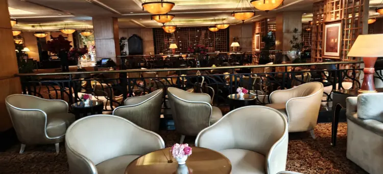 The Cascade Lounge 4